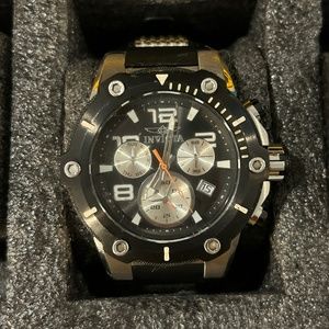 Invicta: Speedway Model 22235